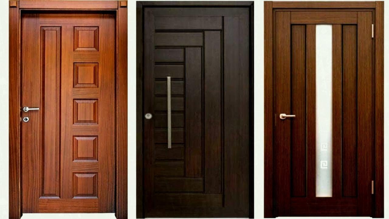 Tre porte di legno con design diversi.